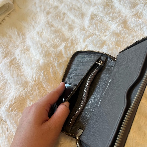 MARC JACOBS WRISTLET - Picture 6 of 7